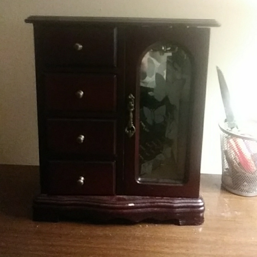 Jewelry box